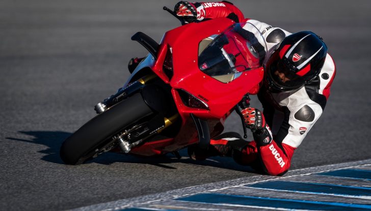 Ducati Panigale V4 MY 2023: aggiornamenti elettronici migliorano prestazioni e comfort - Foto 3 di 8