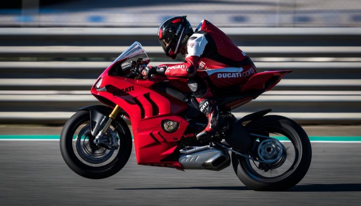 Ducati Panigale V4 MY 2023: aggiornamenti elettronici migliorano prestazioni e comfort - Foto 4 di 8