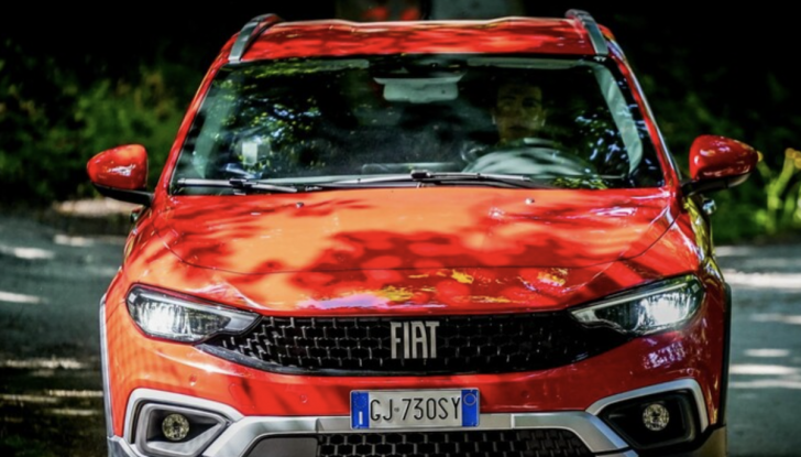 Fiat Tipo Cross Hybrid, l’ibrida da città con prezzi da 29.900 euro - Foto 1 di 9
