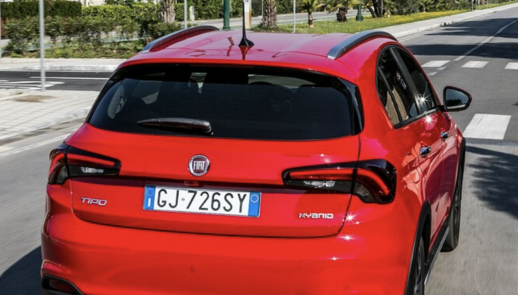 Fiat Tipo Cross Hybrid, l’ibrida da città con prezzi da 29.900 euro - Foto 3 di 9