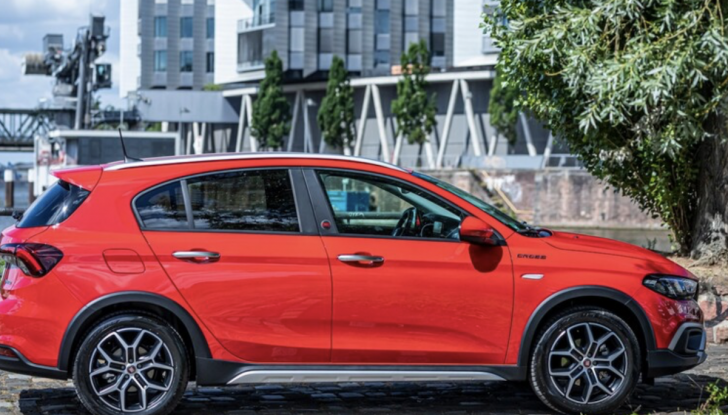 Fiat Tipo Cross Hybrid, l’ibrida da città con prezzi da 29.900 euro - Foto 5 di 9