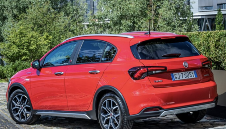 Fiat Tipo Cross Hybrid, l’ibrida da città con prezzi da 29.900 euro - Foto 8 di 9