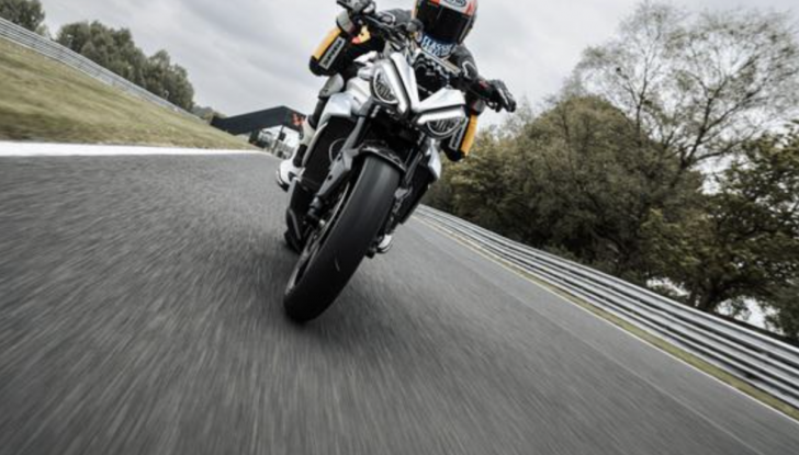 Triumph: completati i test su strada sul prototipo elettrico TE-1 - Foto 6 di 14