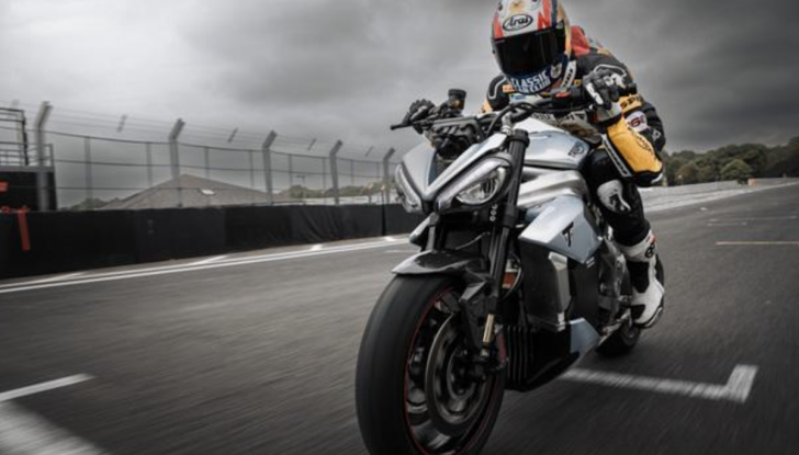 Triumph: completati i test su strada sul prototipo elettrico TE-1 - Foto 8 di 14
