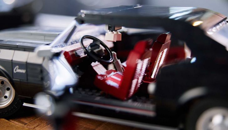 Chevrolet Camaro: la Z28 originale si trasforma in un modellino LEGO - Foto 9 di 13