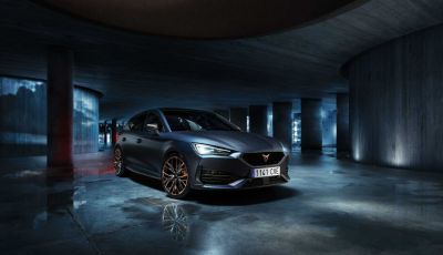 Cupra Leon VZ Carbon: disponibile in Italia la sportiva da 47.800 Euro (anche ibrida)