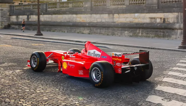 Ferrari F300: la Rossa di Michael Schumacher del 1998 è in vendita - Foto 7 di 17