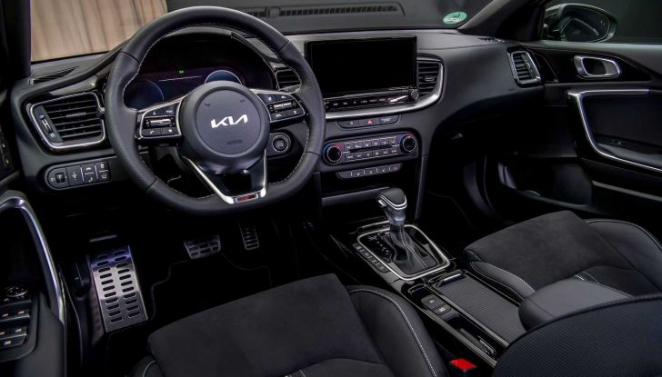 Kia XCeed: il restyling 2023 è più sportivo e tecnologico - Foto 10 di 12