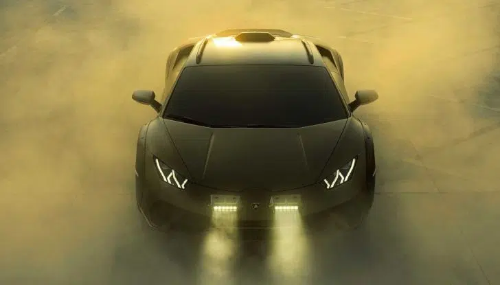 Lamborghini Huracan Sterrato: il primo teaser ufficiale della versione da off-road - Foto 1 di 9
