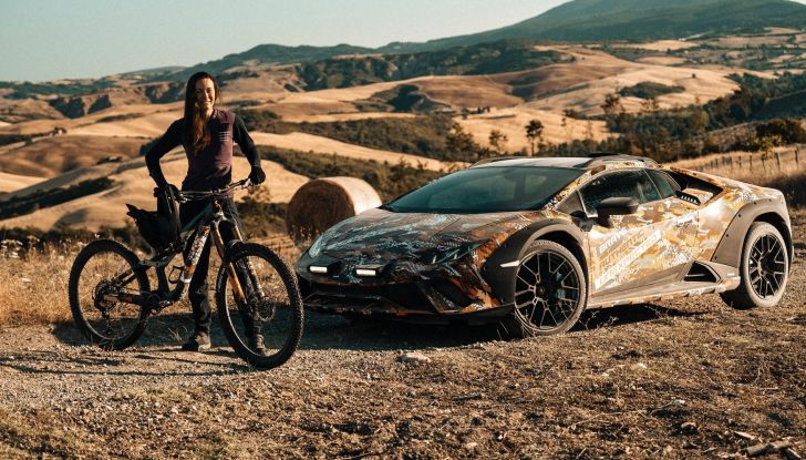 Lamborghini Huracan Sterrato: supercar nata per l’off-road - Foto 7 di 9