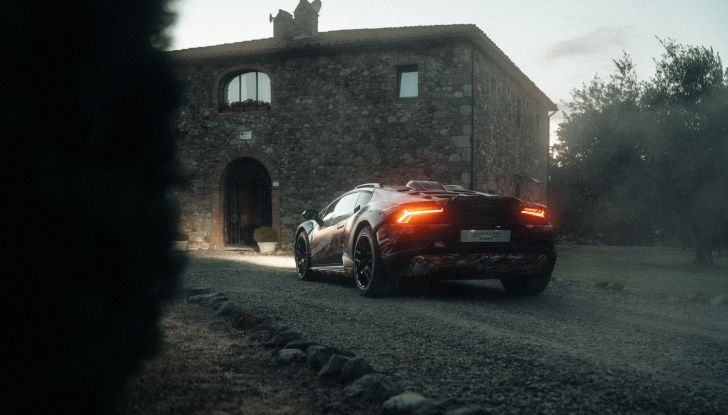Lamborghini Huracan Sterrato: supercar nata per l’off-road - Foto 8 di 9