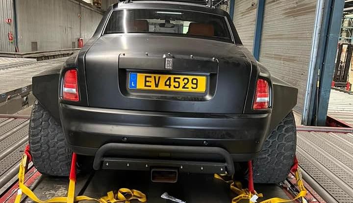 Rolls-Royce Phantom: nella versione 6×6 sembra uscita dal film Mad Max! - Foto 6 di 12