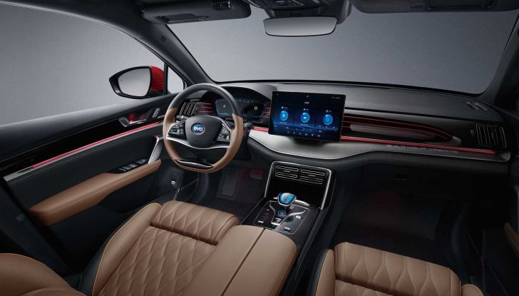 BYD debutta con i SUV Atto 3 e Tang e la berlina Han - Foto 14 di 26