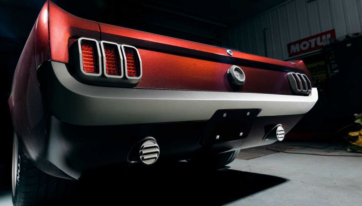 Ford Mustang: il modello originale del 1964 ritorna come restomod! - Foto 3 di 10