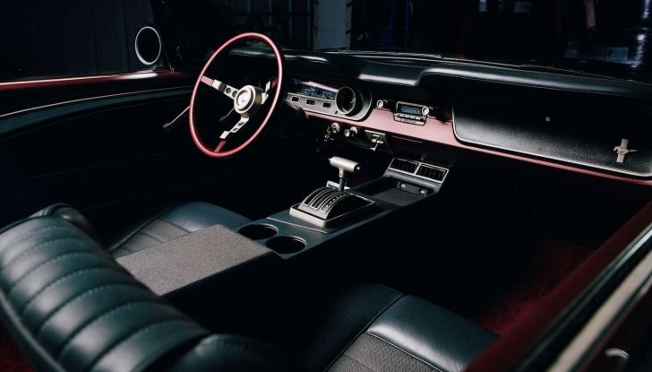 Ford Mustang: il modello originale del 1964 ritorna come restomod! - Foto 7 di 10