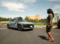 Hyundai Ioniq 5 debutta a Las Vegas come robo-taxi a guida autonoma