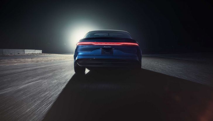 Lucid Air Sapphire: la berlina elettrica da 1.200 cavalli che sfida Tesla - Foto 11 di 19