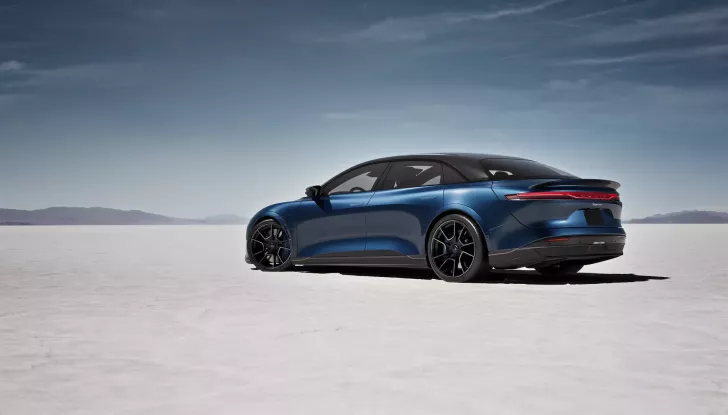 Lucid Air Sapphire: la berlina elettrica da 1.200 cavalli che sfida Tesla - Foto 14 di 19