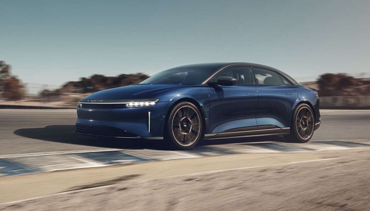 Lucid Air Sapphire: la berlina elettrica da 1.200 cavalli che sfida Tesla - Foto 2 di 19