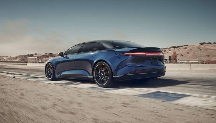 Lucid Air Sapphire: la berlina elettrica da 1.200 cavalli che sfida Tesla - Foto 4 di 19