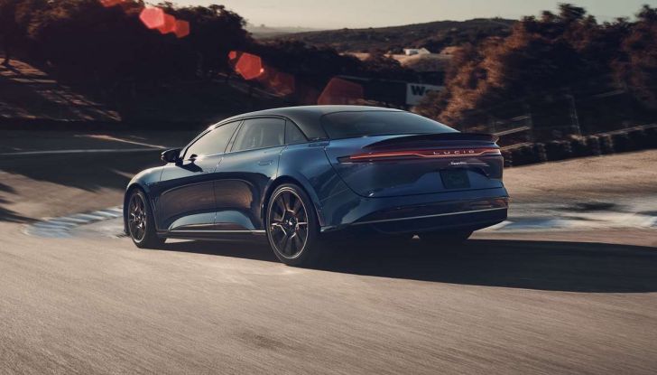 Lucid Air Sapphire: la berlina elettrica da 1.200 cavalli che sfida Tesla - Foto 7 di 19