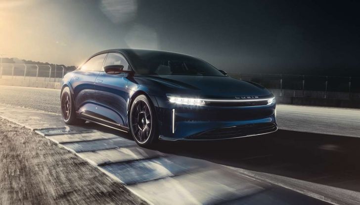 Lucid Air Sapphire: la berlina elettrica da 1.200 cavalli che sfida Tesla - Foto 8 di 19