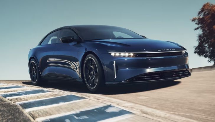 Lucid Air Sapphire: la berlina elettrica da 1.200 cavalli che sfida Tesla - Foto 1 di 19