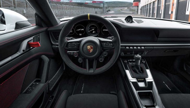 Porsche 911 GT3 RS: la berlinetta da corsa di Stoccarda in versione “street legal” - Foto 13 di 16