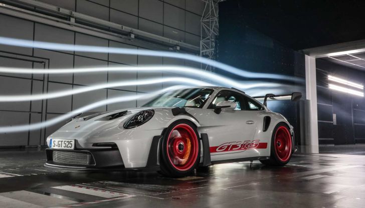 Porsche 911 GT3 RS: la berlinetta da corsa di Stoccarda in versione “street legal” - Foto 1 di 16
