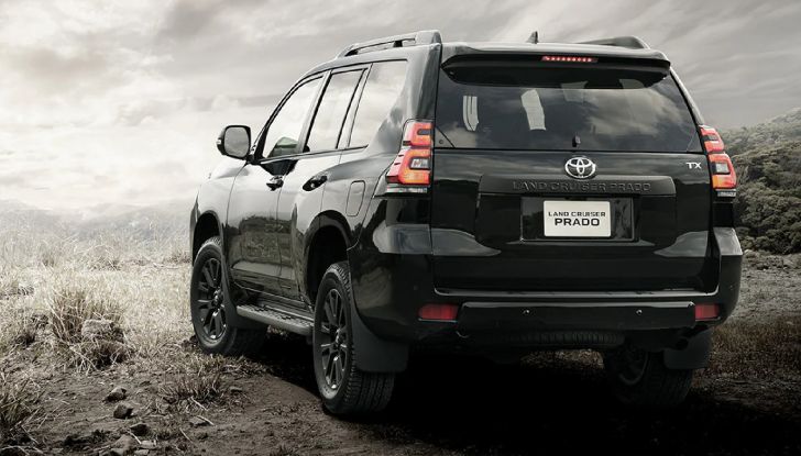 Toyota Land Cruiser: ecco la versione speciale Prado Matte Black Edition - Foto 3 di 11