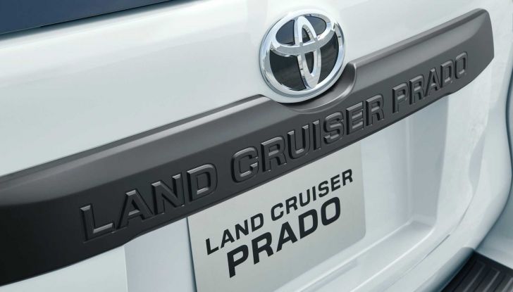 Toyota Land Cruiser: ecco la versione speciale Prado Matte Black Edition - Foto 9 di 11