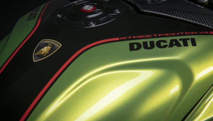 Ducati Streetfighter V4 Lamborghini: una moto estrema - Foto 6 di 9