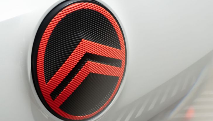 Inizia la nuova era elettrica di Citroën: dal 2023 un nuovo logo su tutti i modelli - Foto 2 di 11