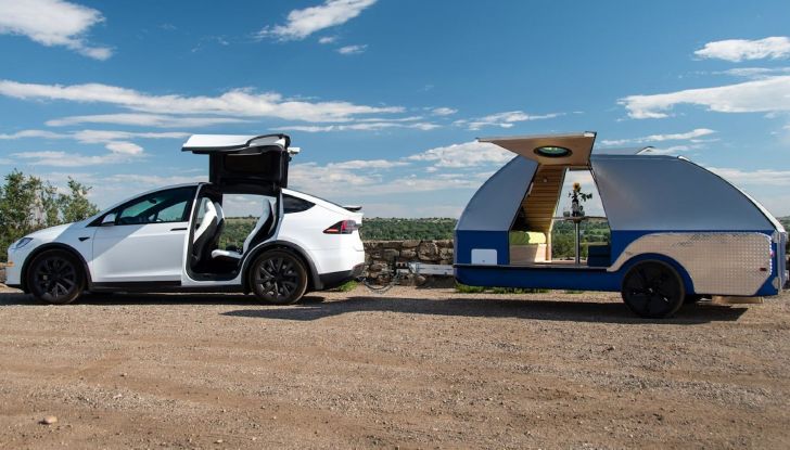 Campeggio in elettrico: ecco la roulotte che funziona da “range-extender” - Foto 2 di 8