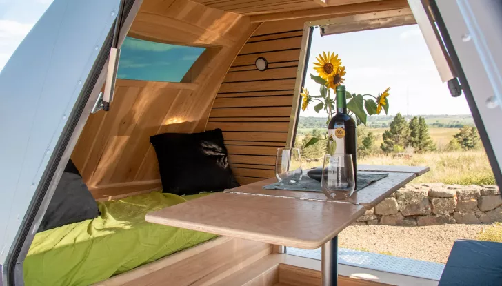 Campeggio in elettrico: ecco la roulotte che funziona da “range-extender” - Foto 7 di 8