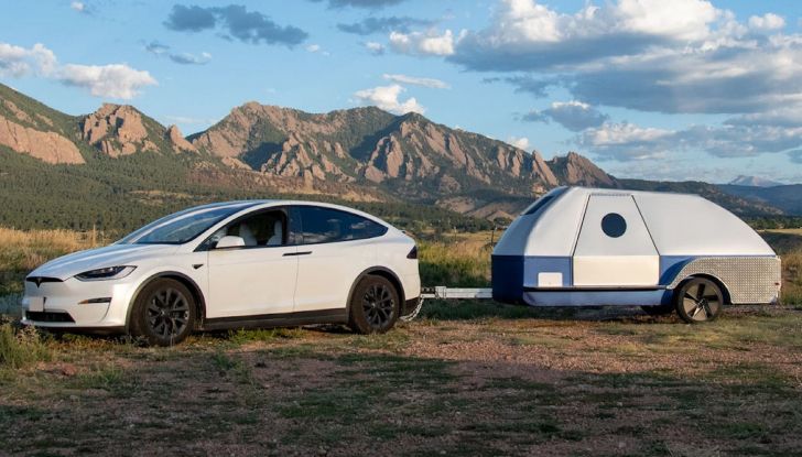 Campeggio in elettrico: ecco la roulotte che funziona da “range-extender” - Foto 1 di 8