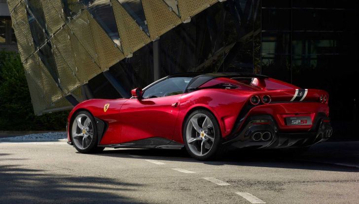 Ferrari SP51: la one-off su base 812 GTS con il V12 da 800 cavalli - Foto 2 di 9