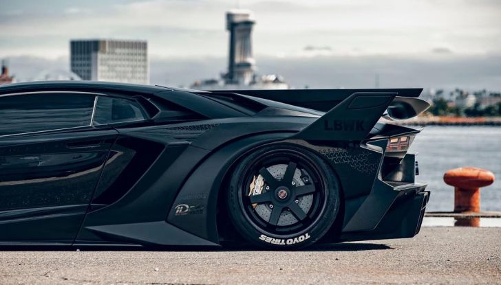 La nuova auto di Batman… è una Lamborghini Aventador! - Foto 6 di 8