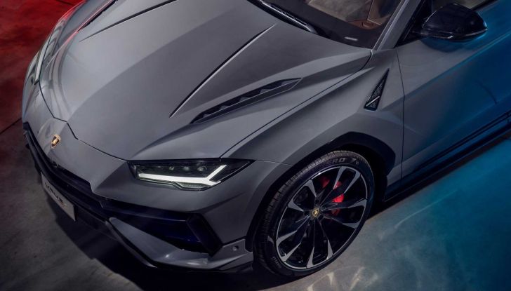 Lamborghini Urus: la versione ibrida plug-in debutterà nel 2024 - Foto 3 di 12
