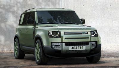 Land Rover Defender compie 75 anni: ecco la Limited Edition in Grasmere Green