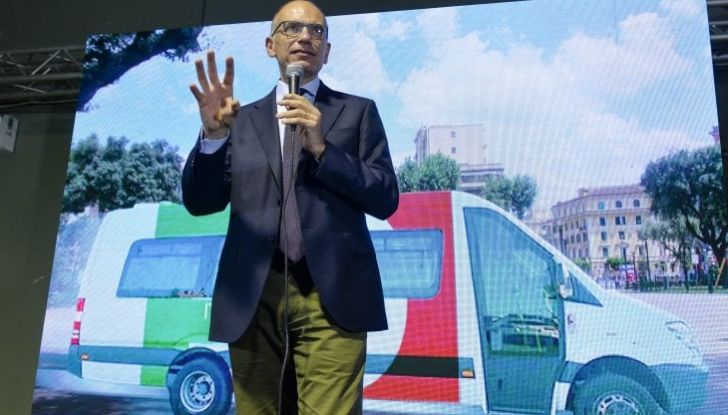 Campagna elettorale: il bus elettrico di Enrico Letta lo lascia a piedi - Foto 5 di 5