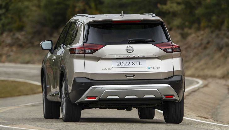 Nissan X-Trail 2022: la quarta generazione è solo ibrida, a 5 o 7 posti - Foto 11 di 18
