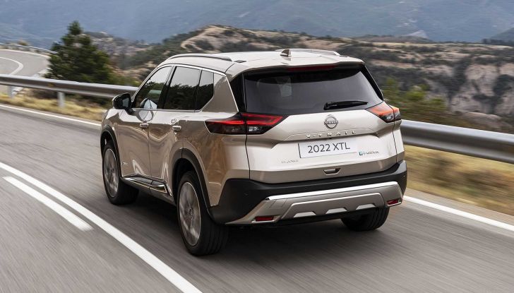 Nissan X-Trail 2022: la quarta generazione è solo ibrida, a 5 o 7 posti - Foto 12 di 18