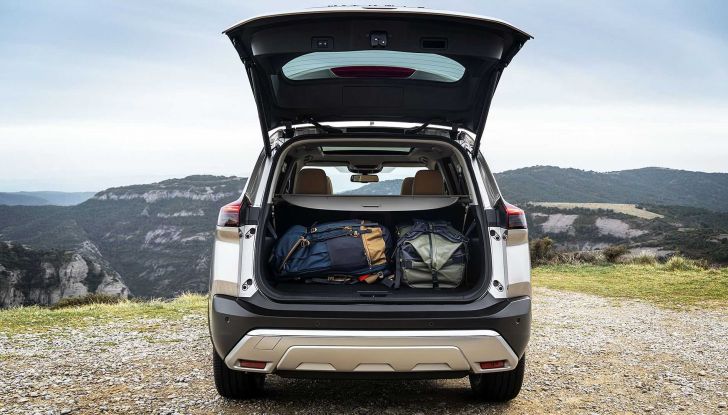 Nissan X-Trail 2022: la quarta generazione è solo ibrida, a 5 o 7 posti - Foto 14 di 18