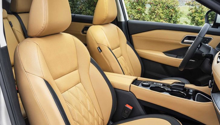 Nissan X-Trail 2022: la quarta generazione è solo ibrida, a 5 o 7 posti - Foto 17 di 18