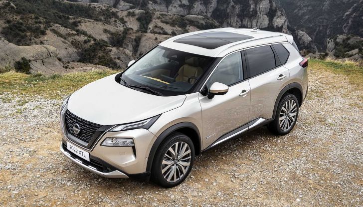 Nissan X-Trail 2022: la quarta generazione è solo ibrida, a 5 o 7 posti - Foto 7 di 18