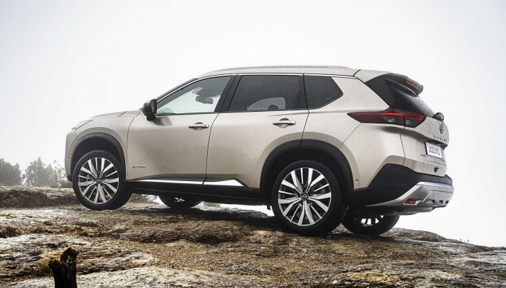 Nissan X-Trail 2022: la quarta generazione è solo ibrida, a 5 o 7 posti - Foto 9 di 18