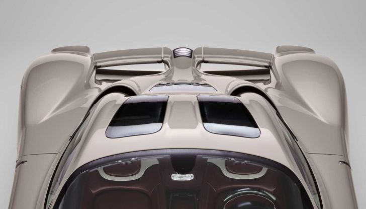 Pagani Utopia: l’hypercar da 864 cavalli si fa ammirare a Mantova - Foto 12 di 18
