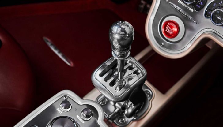 Pagani Utopia: l’hypercar da 864 cavalli si fa ammirare a Mantova - Foto 18 di 18