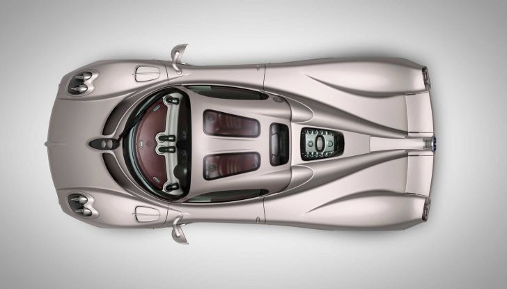 Pagani Utopia: l’hypercar da 864 cavalli si fa ammirare a Mantova - Foto 5 di 18